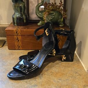 EUC Tory Burch Black Patent Sandals Size 6